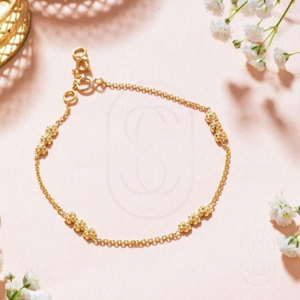 Gold Single Line Moti Design Bracelet