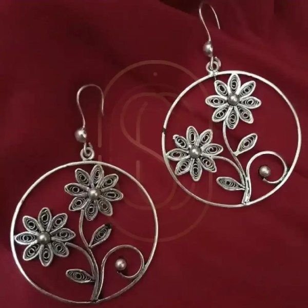 Handcrafted Silver Filigree Earring with Floral Design