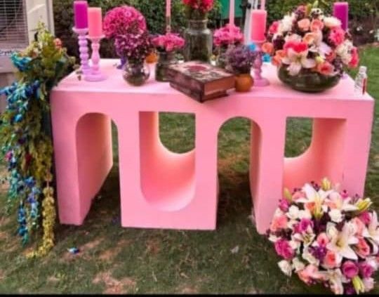 Curved Arch Style Event Display Table