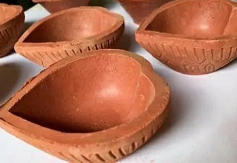 Clay Diyas