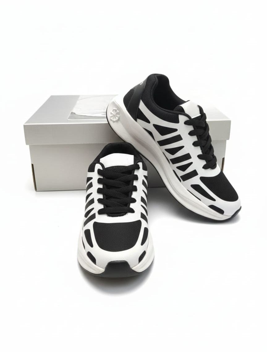Lightweight Black and White Mens Sports Shoes