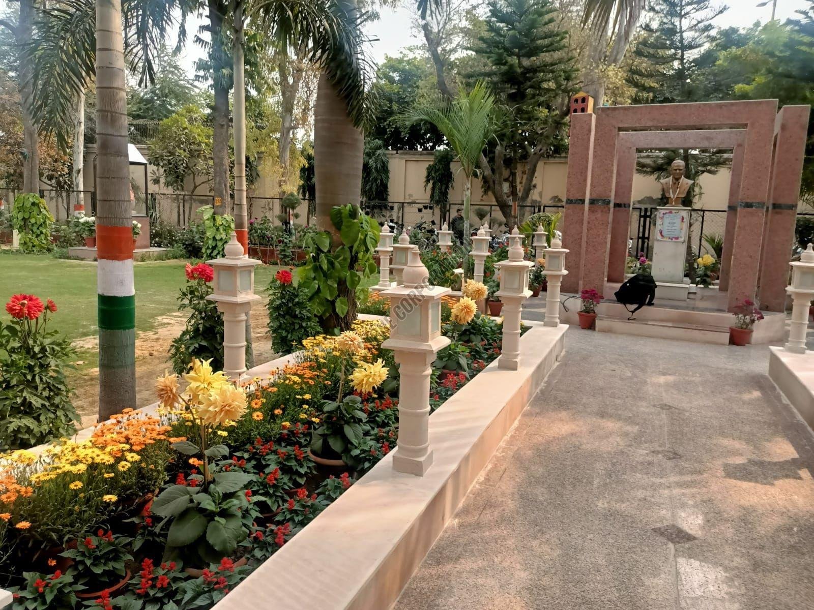 Garden Sandstone Lamp Post
