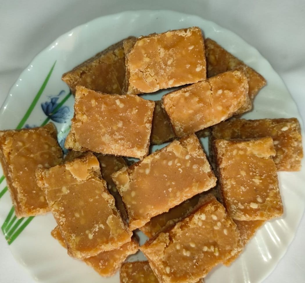 Til Mixed Jaggery Cubes