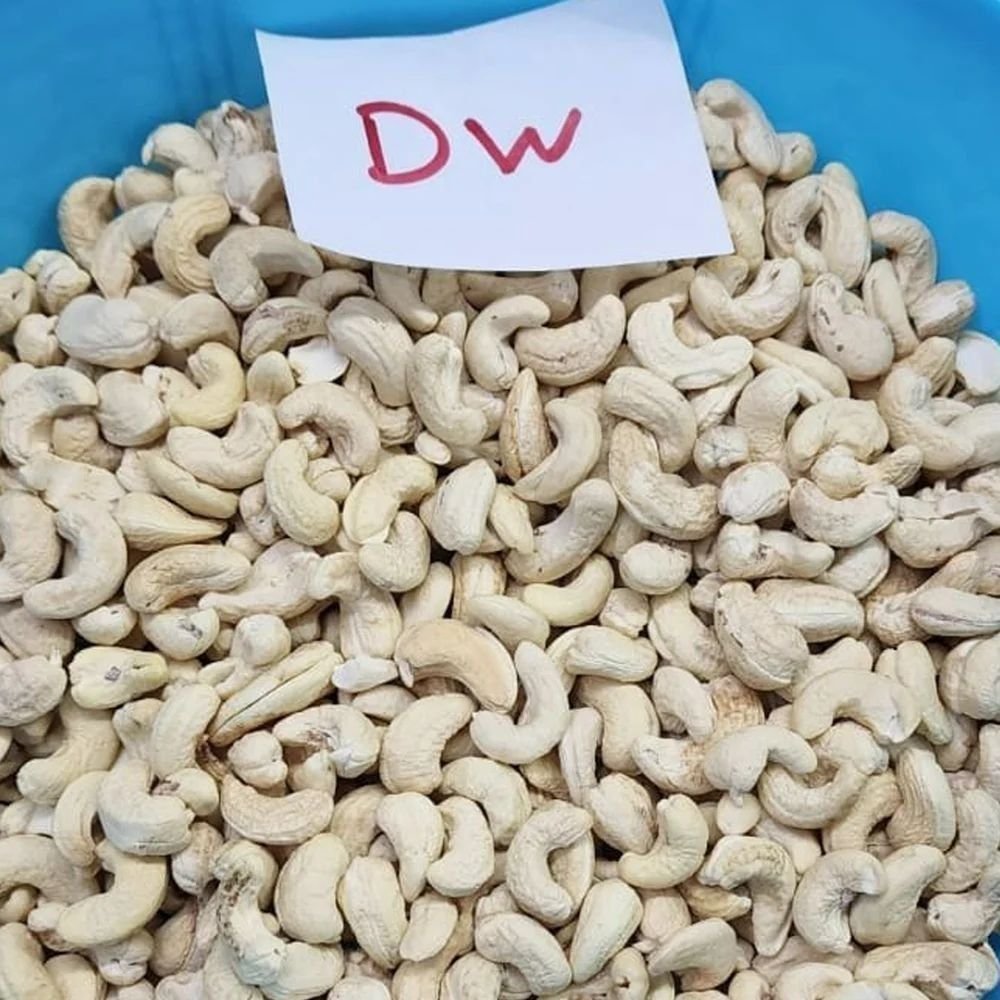 DW Whole Cashew Nuts