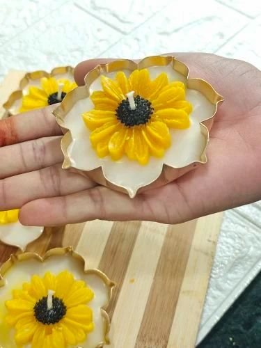 Golden Daisy Urli Soy Candle