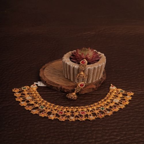 Stone Studded Collar Necklace Set