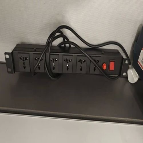 6 Socket 6 AMP Universal Socket Power Distribution Units Pdu