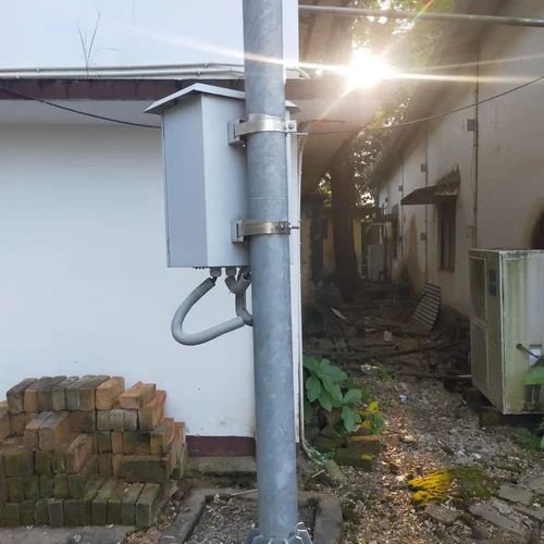 Outdoor Pole Mount Rack