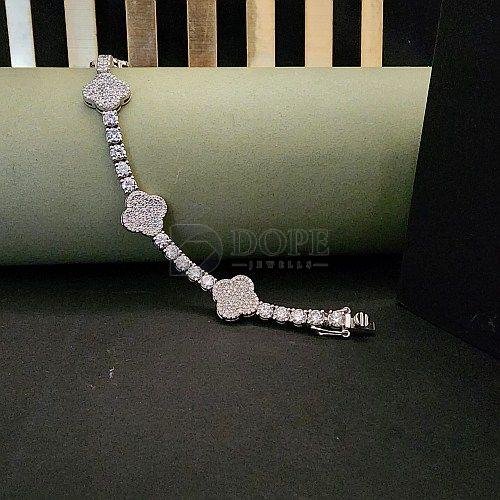 Round Cut Unique Flower Design Diamond Bracelet