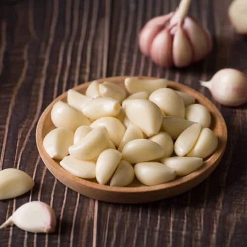 White Fresh Peeled Garlic
