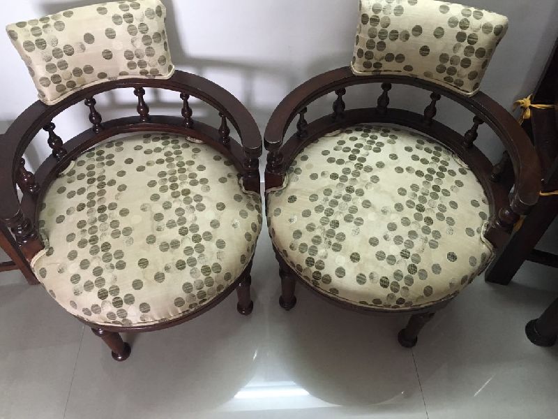 Chairs & Seating