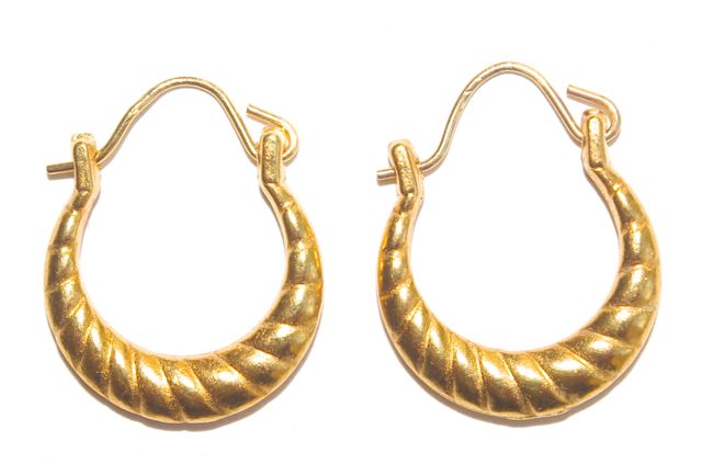 Gold Earrings 01