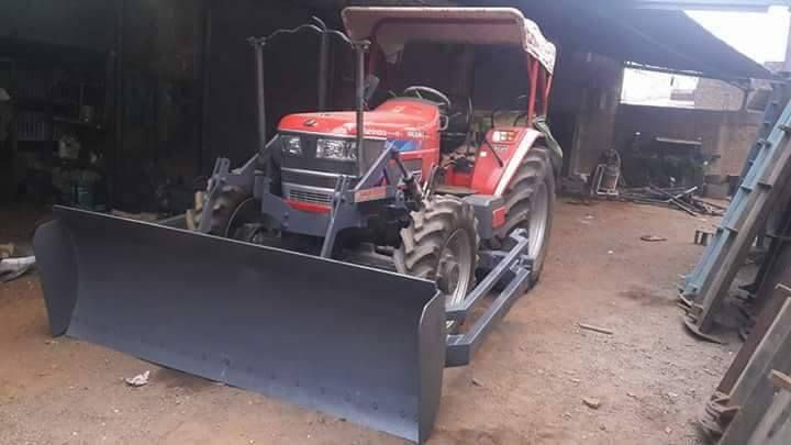 Mahindra Tractor Grader 02