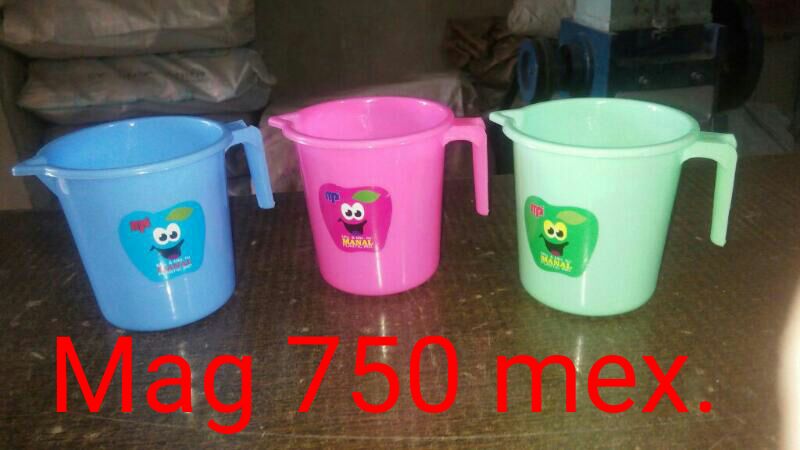 Plastic Bath Mugs 09