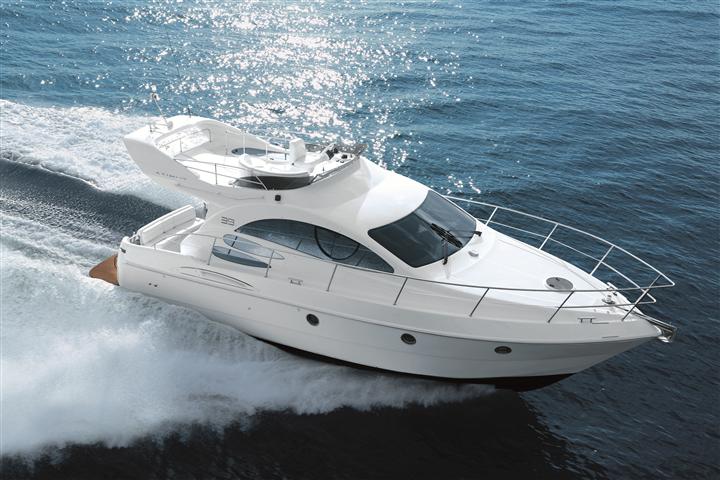 38 Motor Yacht 01