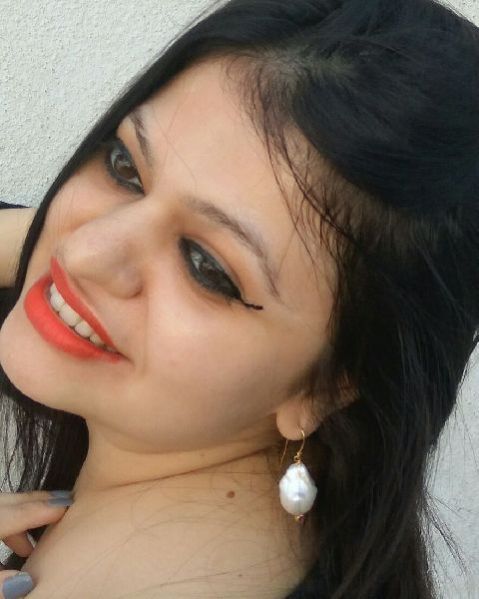 Gold and Pearl Earrings 01