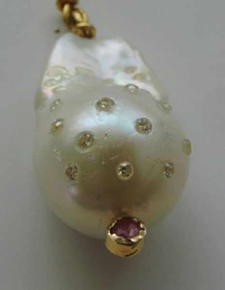 Gold and Pearl Earrings 02