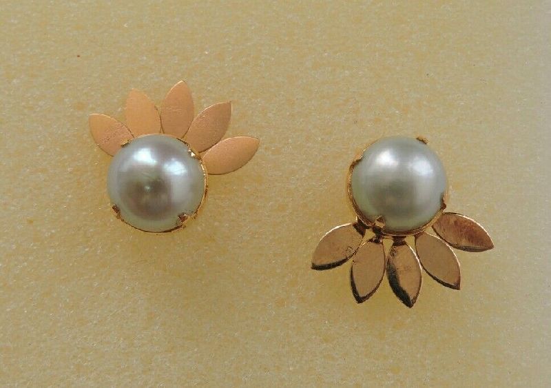Gold and Pearl Earrings 03