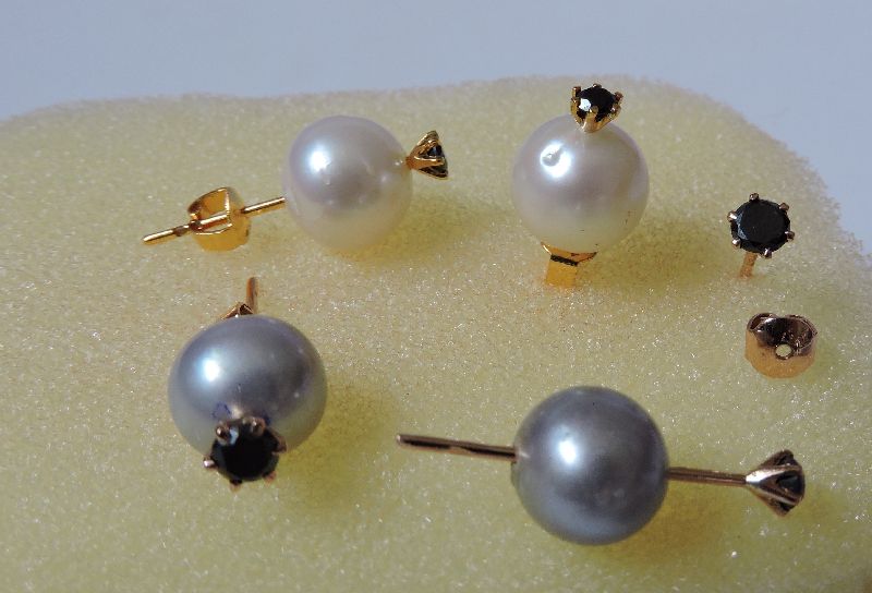 Gold and Pearl Earrings 14