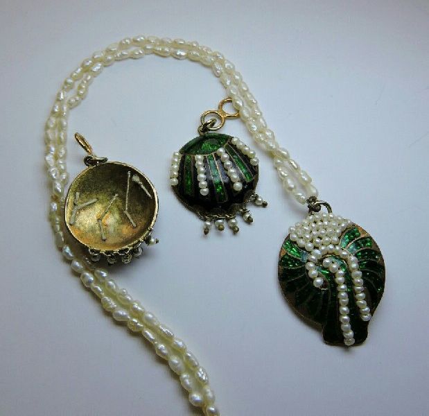 Gold and Pearl Pendant Set 01