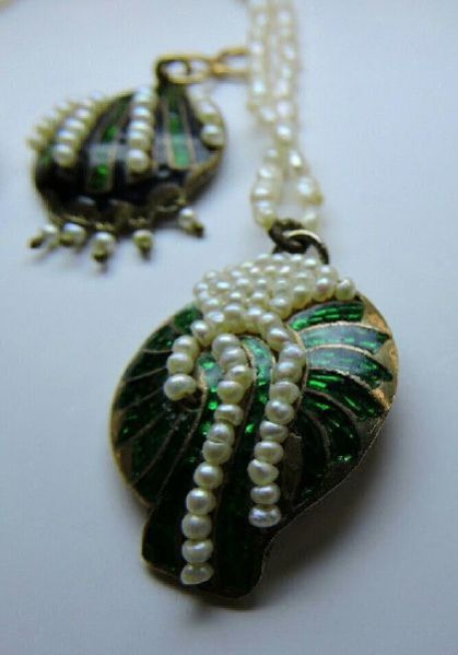 Gold and Pearl Pendant Set 02