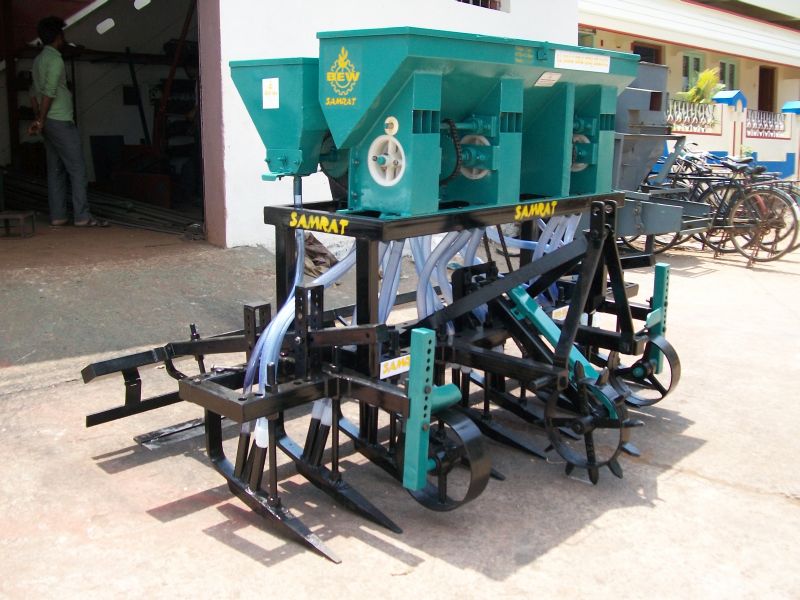 Seed Cum Fertiliser Drill 08