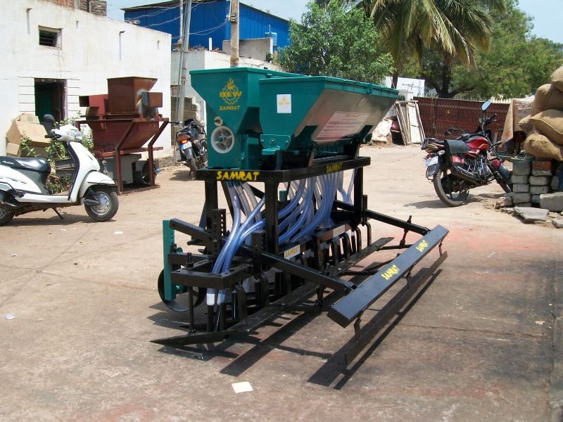 Seed Cum Fertiliser Drill 09