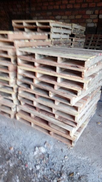 4 Way Wooden Pallets 05
