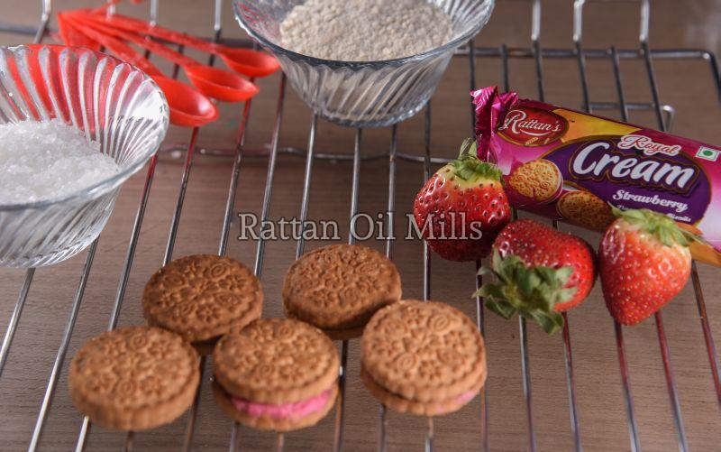 Royal Cream Strawberry Biscuits
