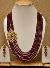 Fashionable maroon kundan set