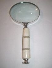 Magnifying reading glass
