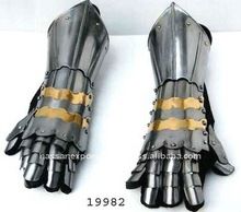 Medieval Armor Gauntlet