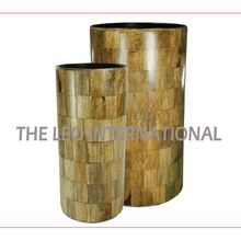 Round shape natural finish wooden vase
