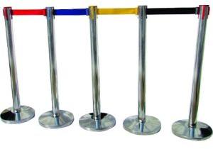 RETRACTABLE METAL POST