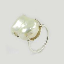 White Pearl Gemmie Ring