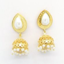 White pearl gemstone earring