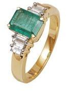 emerald stud yellow gold ring