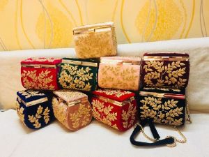 Handwork Suedbehard Clutches