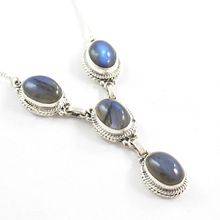 Attractive Sterling Silver Labradorite Necklace