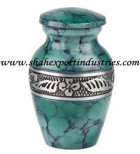 Classic Engraved Keepsake Small Urn