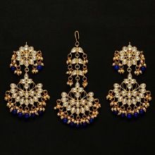 Maroon Color Kundan Earrings With Maang Tikka