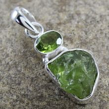 Classic peridot gemstone pendant