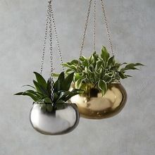 Metal hanging planter