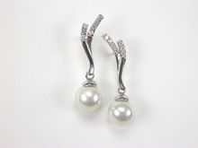 Cubic Zirconia Pearl Earring