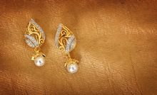 Dangle Earring with pearl drop-Fashion