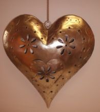 DECORATIVE GOLDEN HEART SHAPED LANTERN