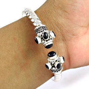 Engaging!! 925 Sterling Silver Black Onyx Bangle