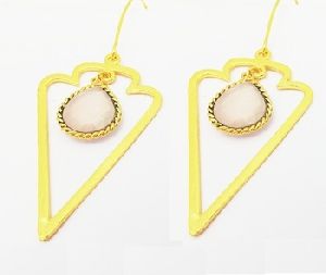 Trendy Arrowhead Charm Earring