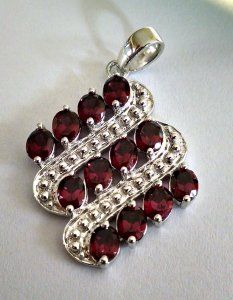 Oval garnet pendant