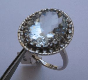 Ring With Aquamarine & Diamonds